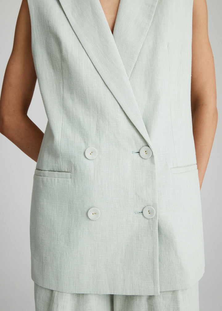 CLOVE VEST