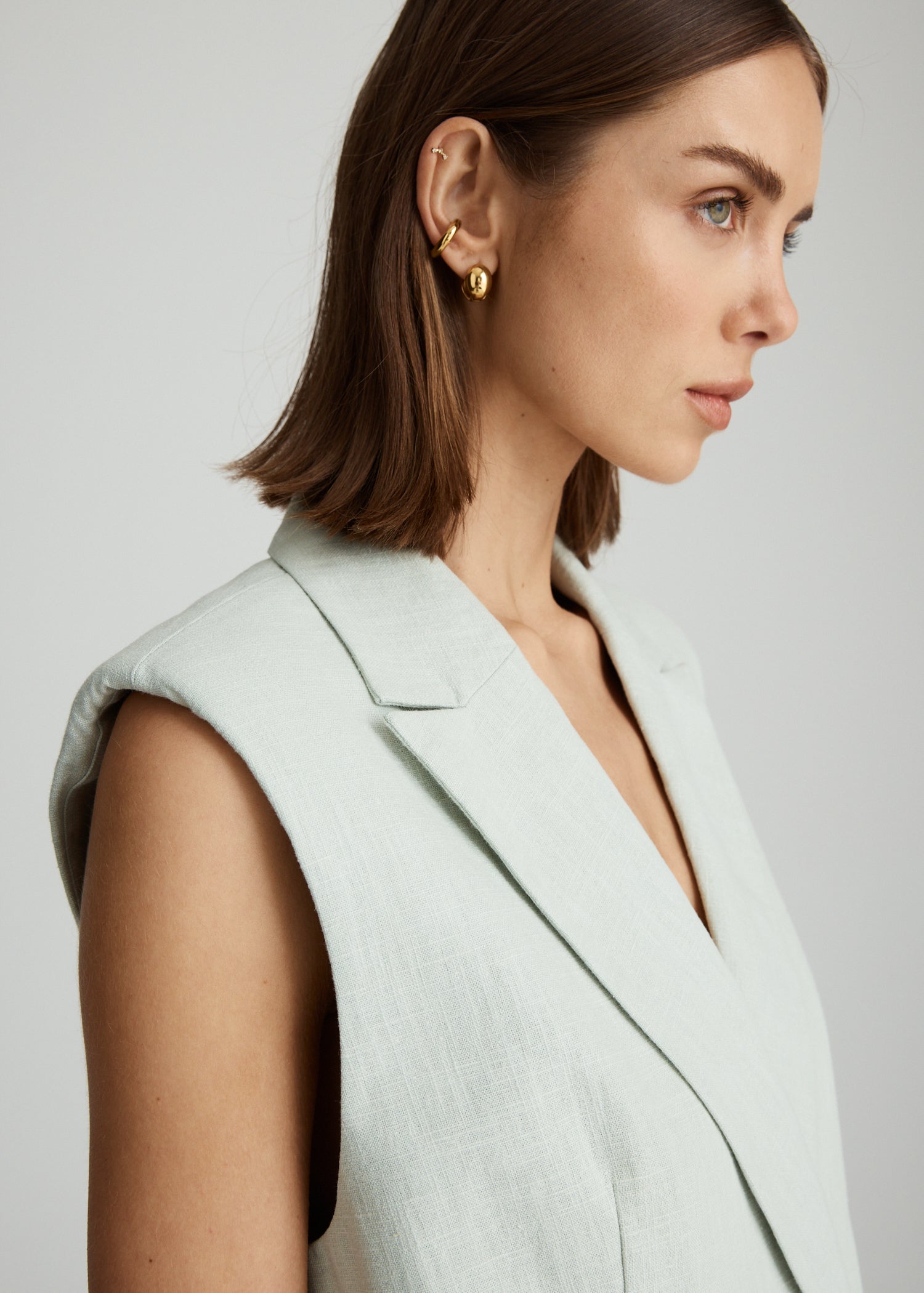 CLOVE VEST