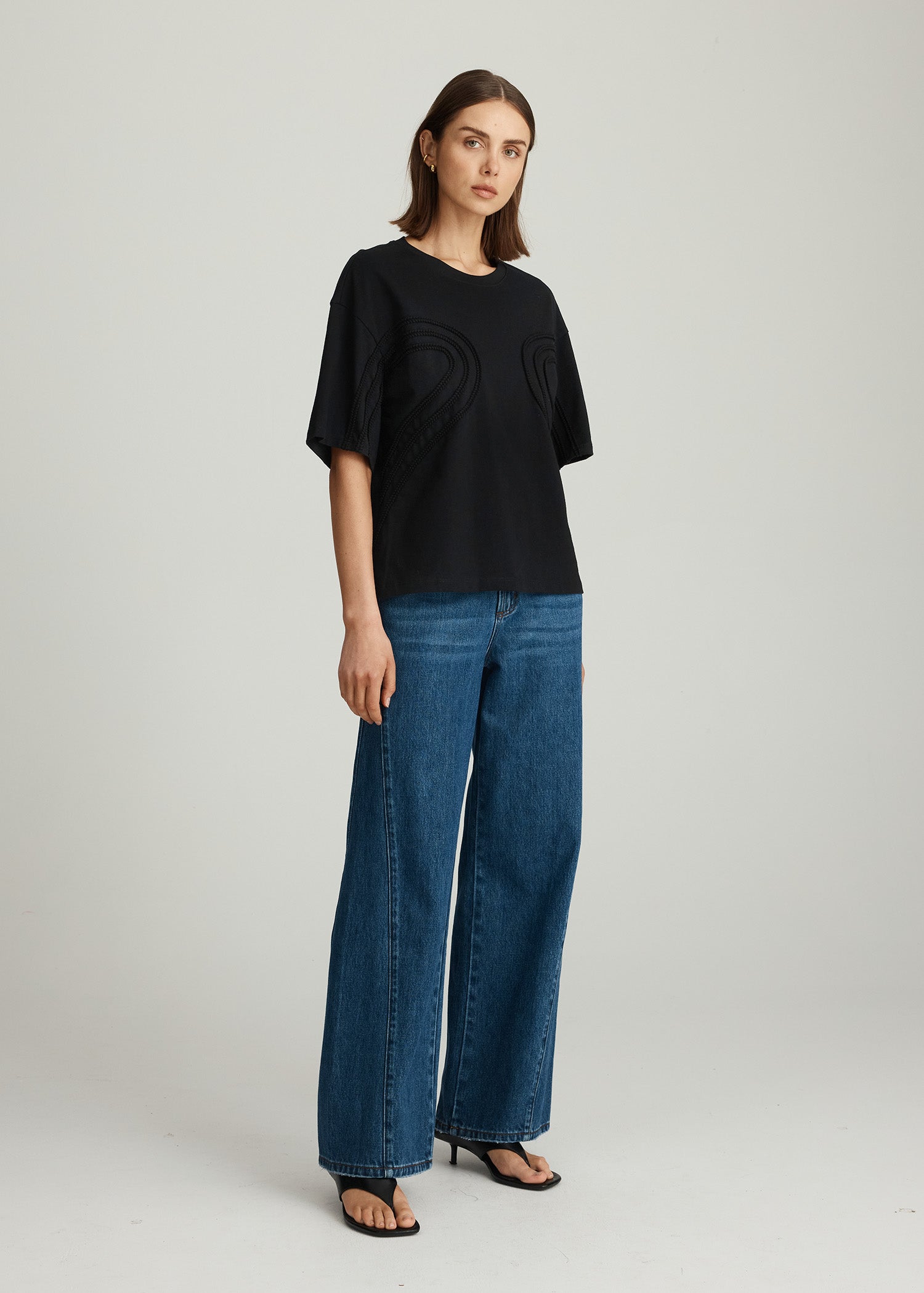 APPLIQUE TEE