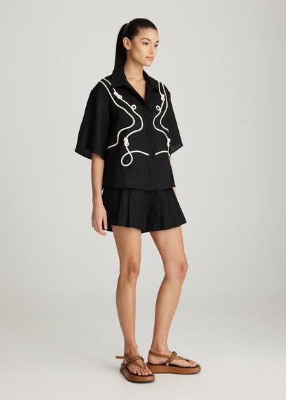 NOMAD APPLIQUE TEE