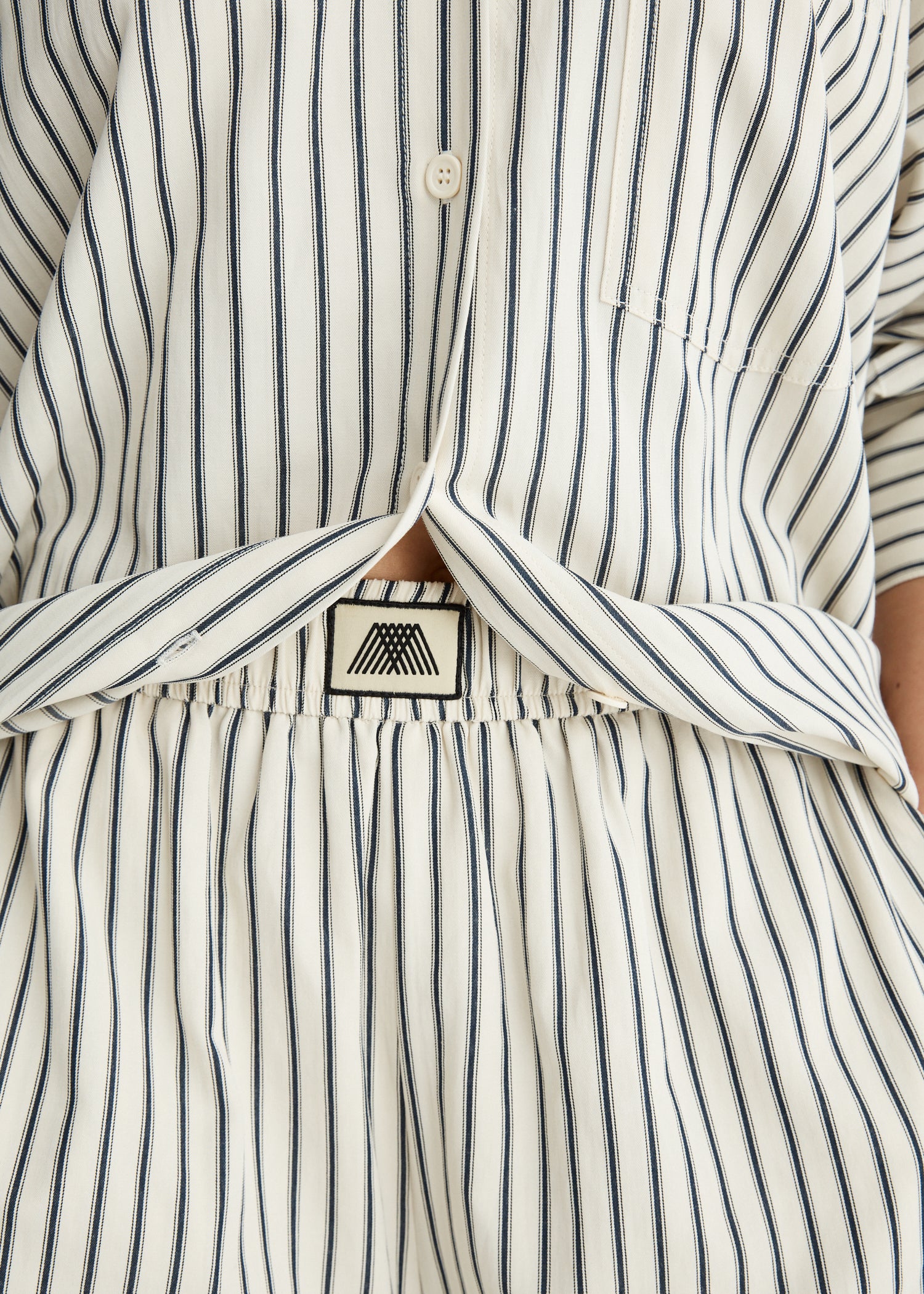 ELEMENTAL SHORT IN STRIPE